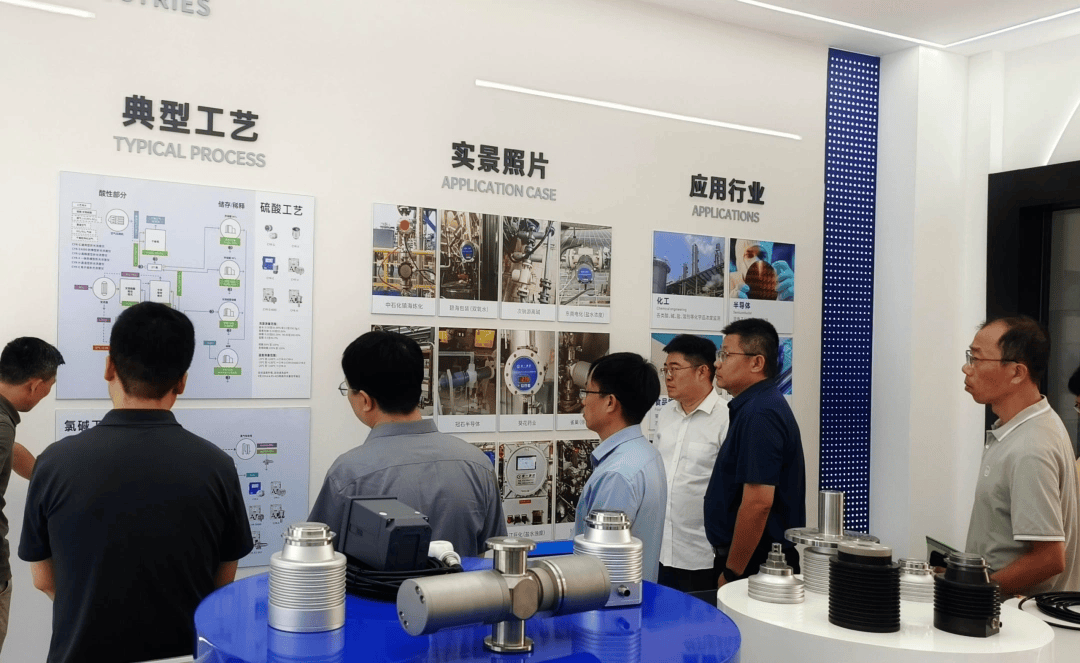 楚一测控技术团队为中国氯碱协会来访嘉宾进行产品典型工艺介绍 楚一测控技术团队为中国氯碱协会来访嘉宾进行产品典型工艺介绍