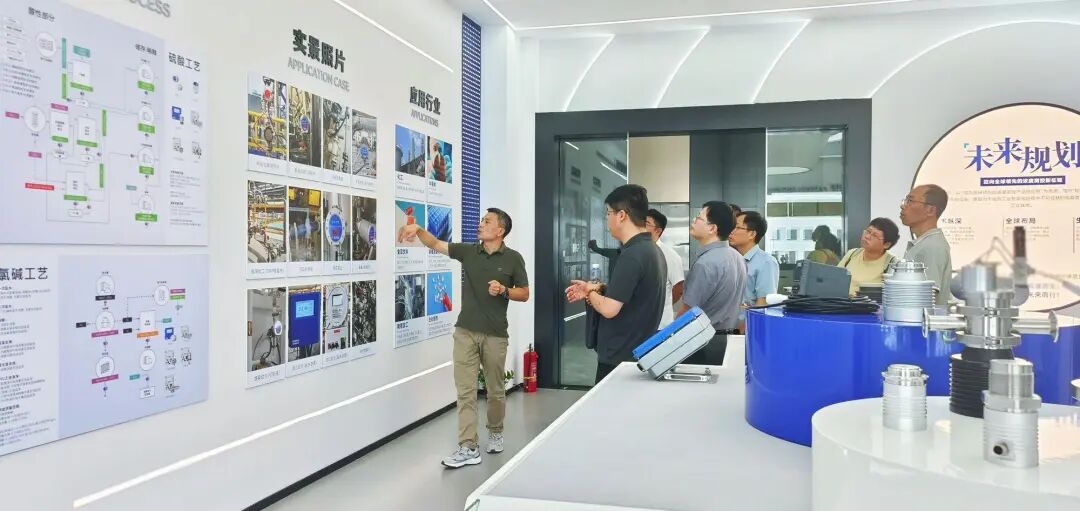 楚一测控技术团队为中国氯碱协会来访嘉宾介绍应用案例 楚一测控技术团队为中国氯碱协会来访嘉宾介绍应用案例